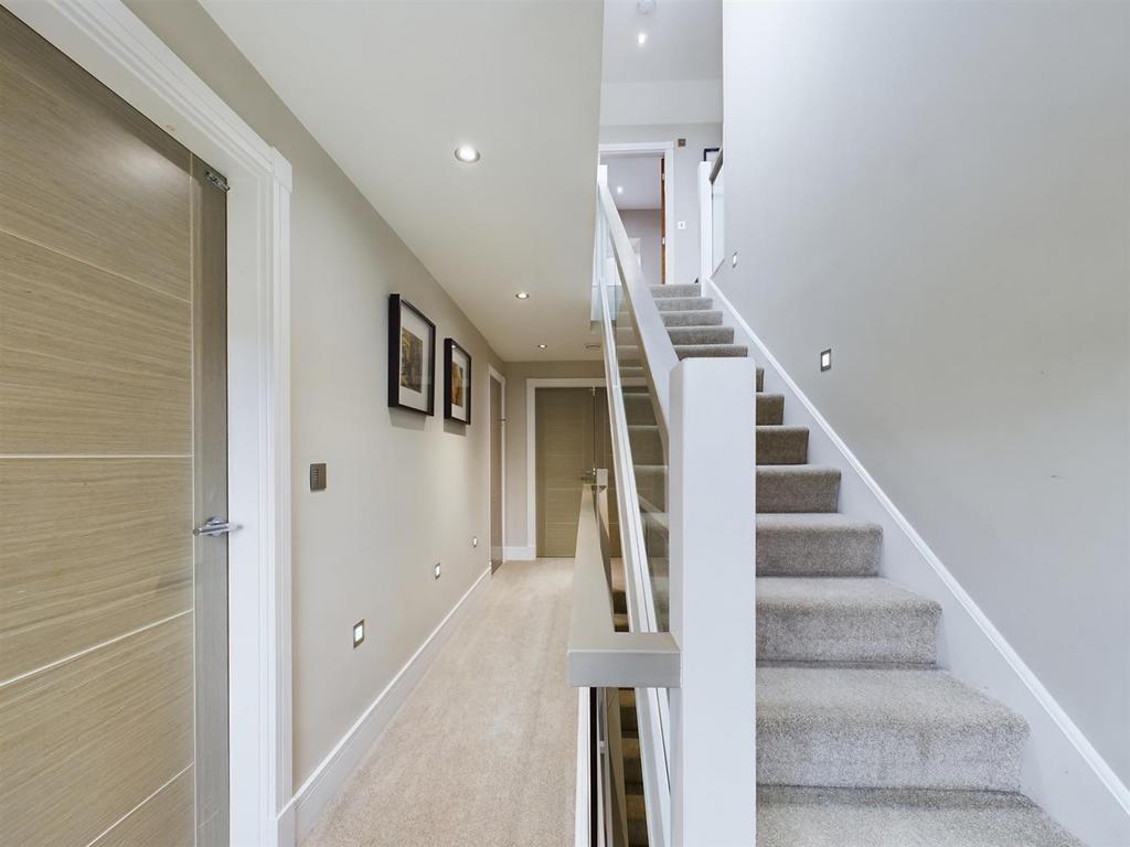 CAM02964 G0-PR0110-STILL058.jpg