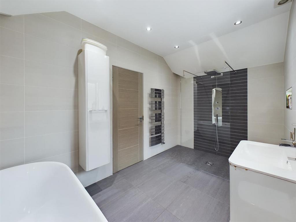 CAM02964 G0-PR0110-STILL068.jpg