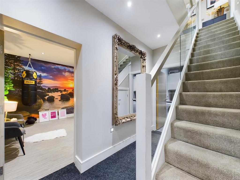 CAM02964 G0-PR0110-STILL022.jpg