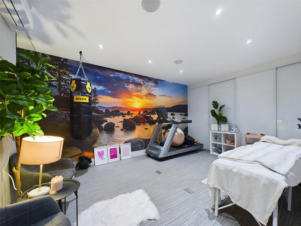 CAM02964 G0-PR0110-STILL024.jpg