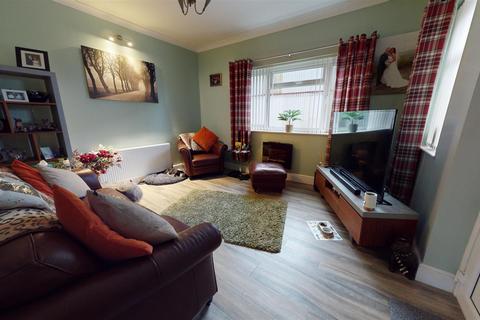 4 bedroom end of terrace house for sale, Crossley Terrace South, Ovenden, Halifax