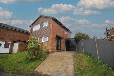 3 bedroom detached house to rent, Lingfield Drive, Pound Hill, Crawley