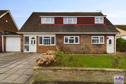 4 bedroom detached house for sale, Lynors Avenue, Strood