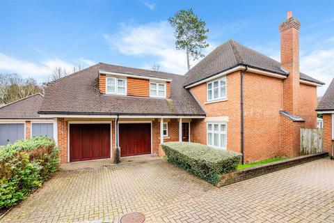 5 bedroom detached house for sale, Water Mead, Chipstead, Coulsdon
