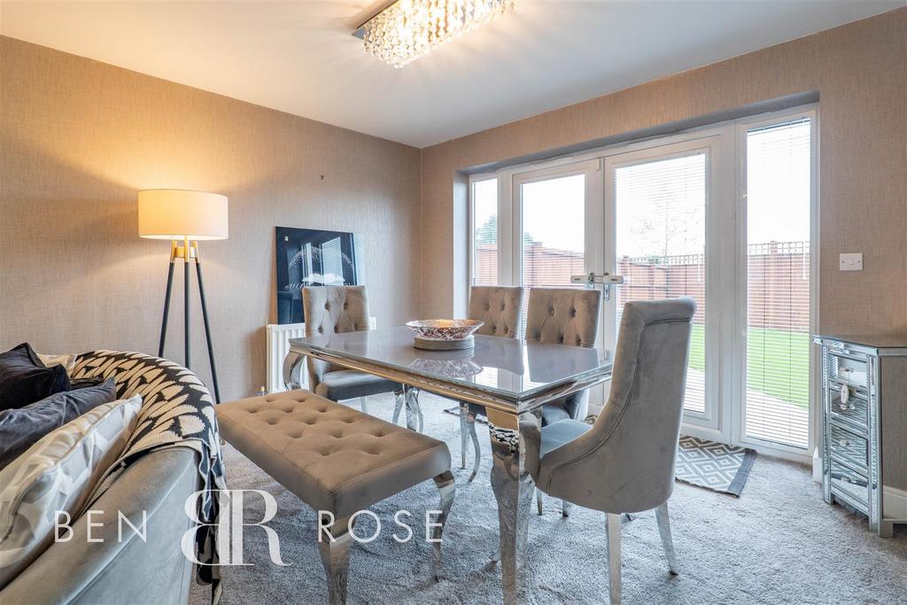 Lounge/Dining Room