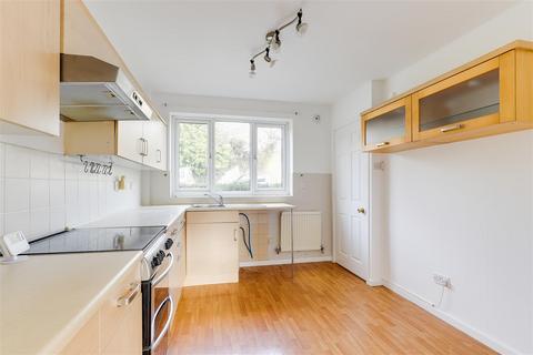 8 Ariel Close, Nottingham, NG6 0EH