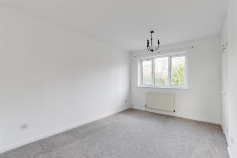 8 Ariel Close, Nottingham, NG6 0EH