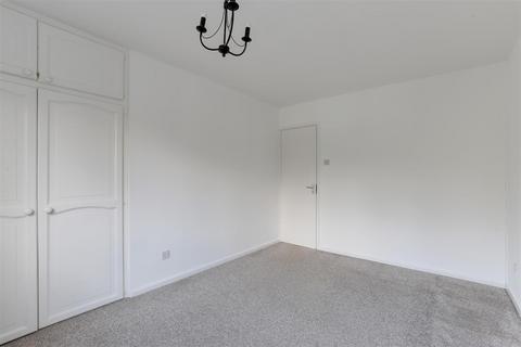 8 Ariel Close, Nottingham, NG6 0EH