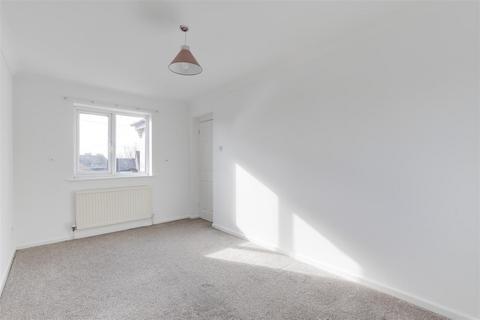 8 Ariel Close, Nottingham, NG6 0EH