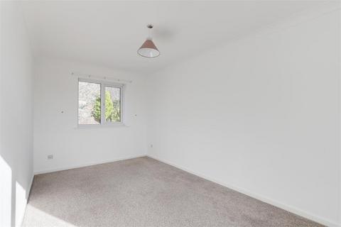 8 Ariel Close, Nottingham, NG6 0EH