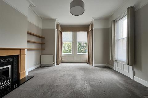 3 bedroom maisonette to rent, Trinity Road, Scarborough