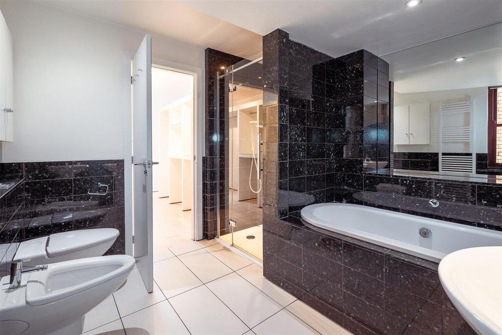En Suite Bathroom