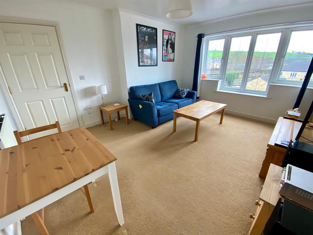 Huddleston court 16 lounge 1.jpg