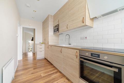 49d Gresham Road, London, SW9 7NU