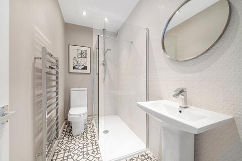 49d Gresham Road, London, SW9 7NU