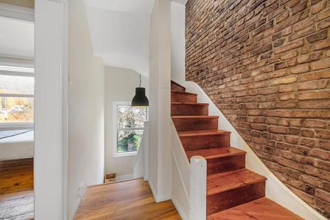 49d Gresham Road, London, SW9 7NU