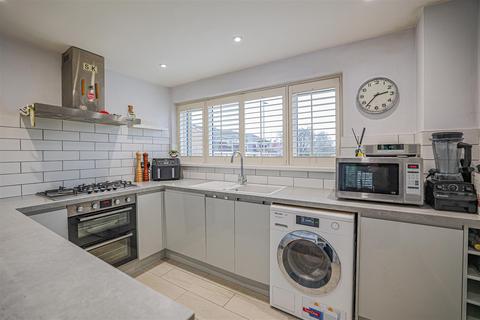 14 Haddon Close, Hemel Hempstead, HP3 8NE