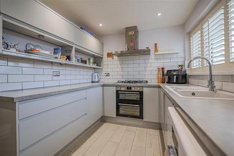 14 Haddon Close, Hemel Hempstead, HP3 8NE