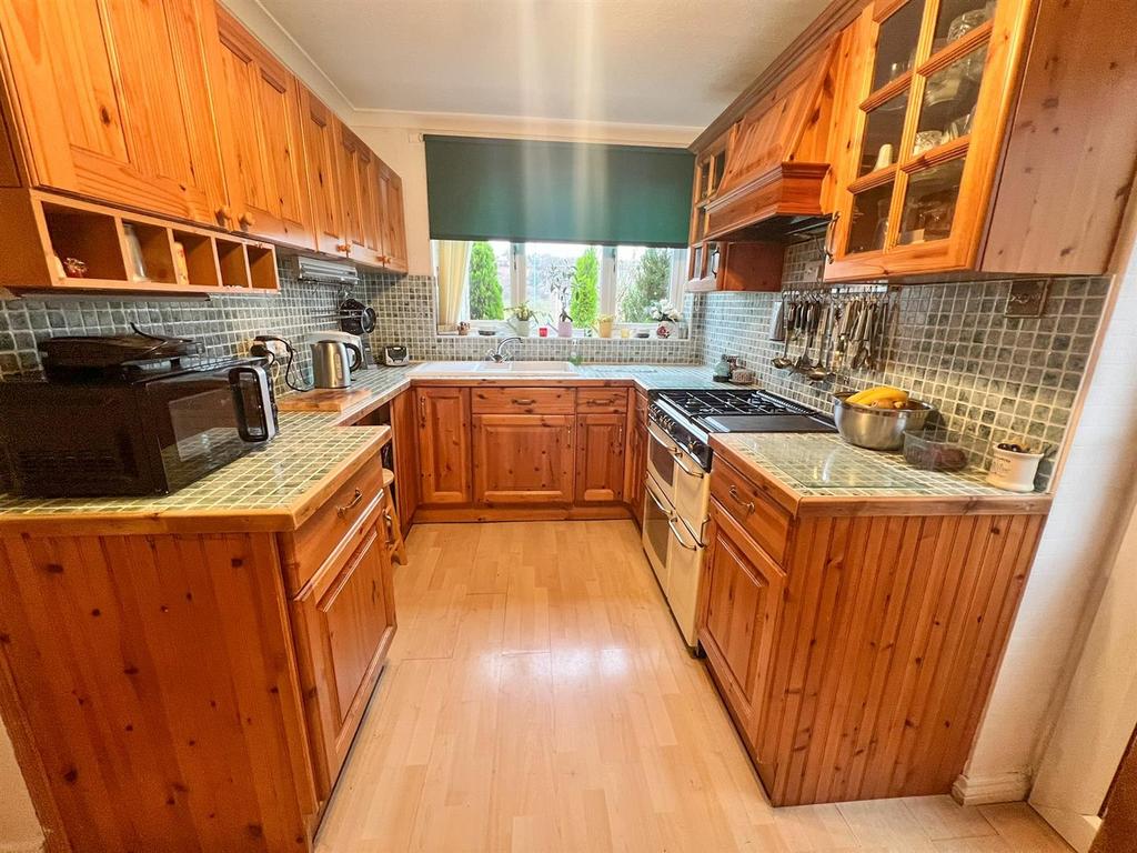 Dean Crescent, Cinderford GL14 4 bed semidetached house for sale £