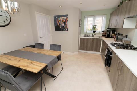 3 bedroom townhouse for sale, Pikewell Close, Stanley DH9