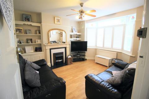 5 bedroom end of terrace house for sale, Avon Road, Greenford