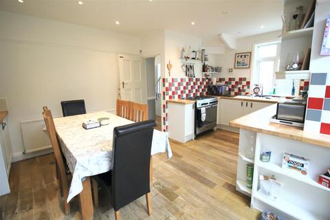 5 bedroom end of terrace house for sale - Avon Road, Greenford