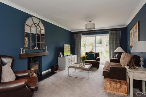 4 Chantry Close, Ashtead, KT21 2QD