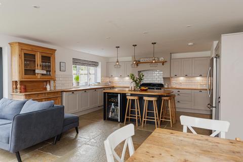 4 Chantry Close, Ashtead, KT21 2QD