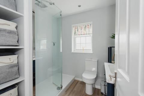 4 Chantry Close, Ashtead, KT21 2QD