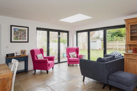 4 Chantry Close, Ashtead, KT21 2QD