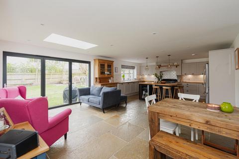 4 Chantry Close, Ashtead, KT21 2QD