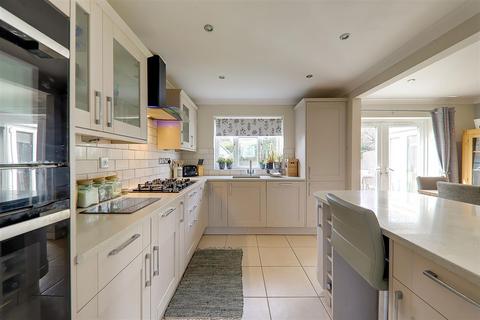 4 bedroom detached house for sale, Carnegie Gardens, Worthing