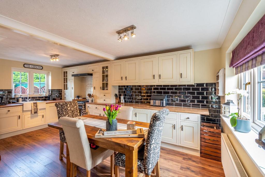 Butten Meadow, Austerfield, Doncaster 3 bed link detached house for