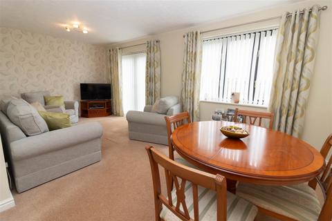 2 bedroom apartment for sale, Victoria Court, West Moor, Newcastle Upon Tyne