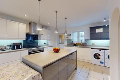 4 bedroom semi-detached house for sale - Hampton Crescent, Gravesend, DA12