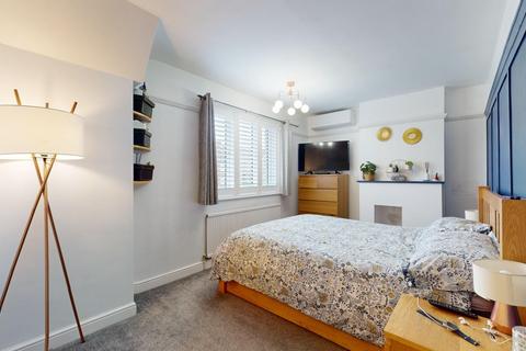 168 Hampton Crescent, Gravesend, DA12 4HZ