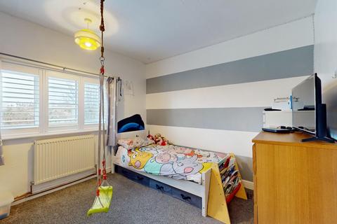 168 Hampton Crescent, Gravesend, DA12 4HZ