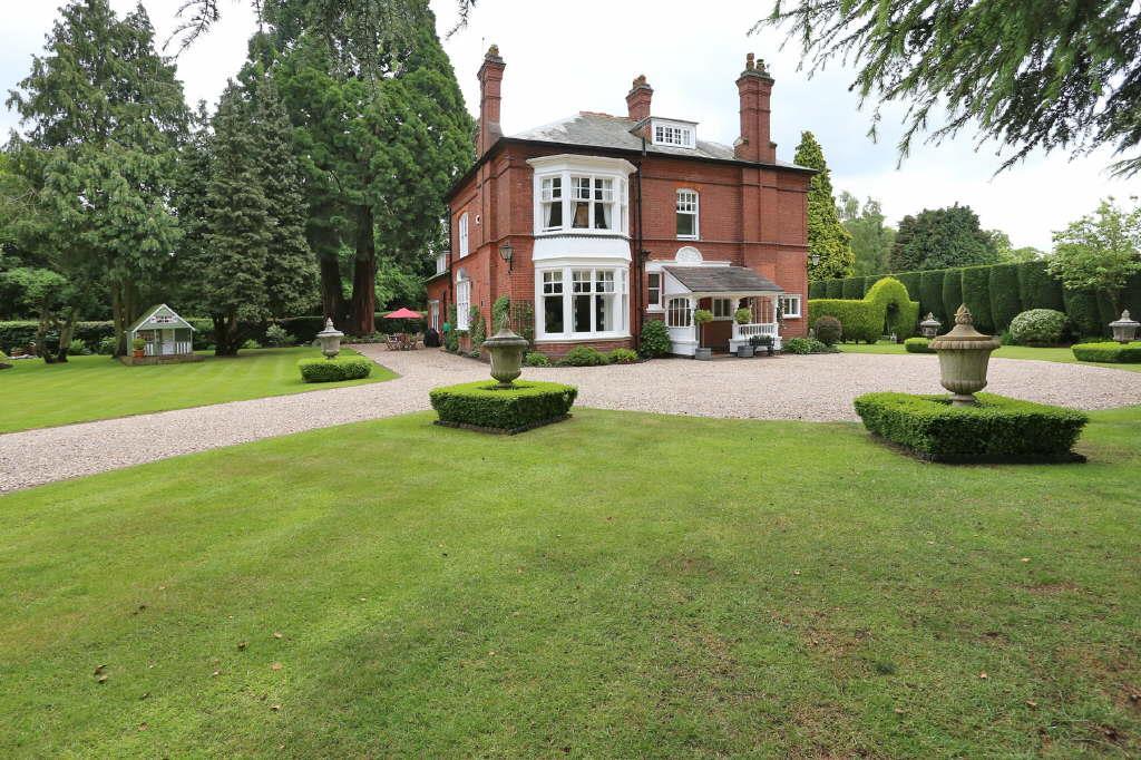 Stamford Road, Kirby Muxloe 6 bed detached house £1,275,000