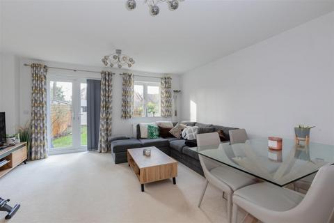 3 bedroom end of terrace house for sale, Berrington Mews, Cippenham