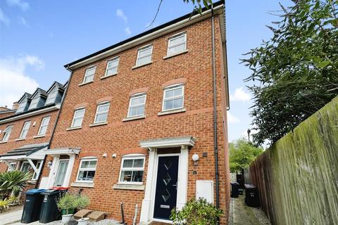 4 bedroom townhouse for sale, Drillfield Road, Northwich