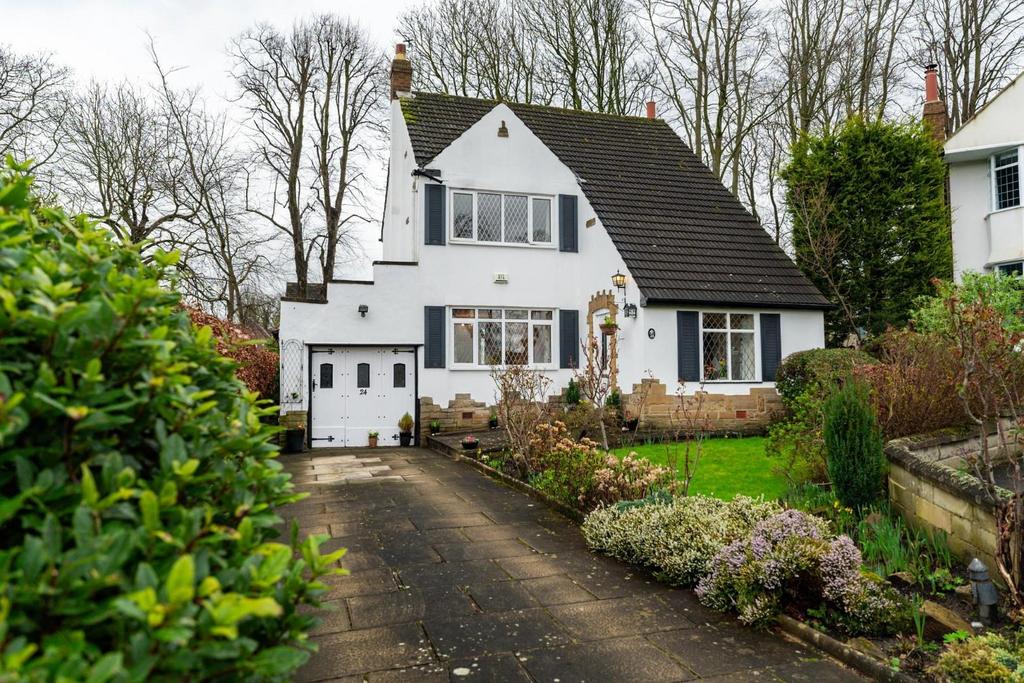 Oaklea Gardens, Leeds LS16 3 bed detached house for sale £500,000