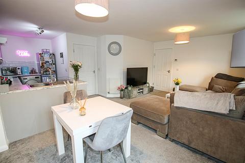 2 bedroom flat for sale, Meadow Lane, Newmarket CB8