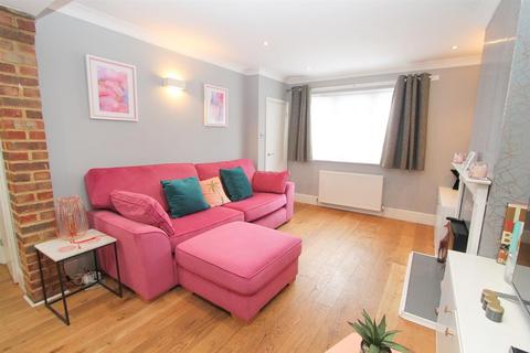 13 Arlington Drive, Carshalton, SM5 2EY