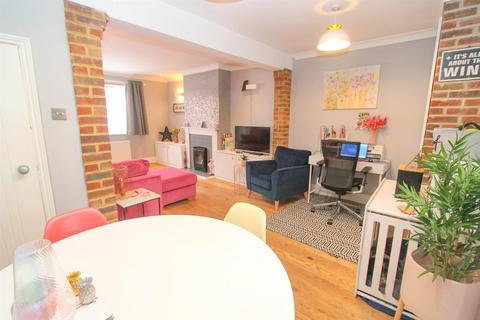 13 Arlington Drive, Carshalton, SM5 2EY