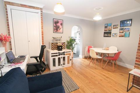 13 Arlington Drive, Carshalton, SM5 2EY
