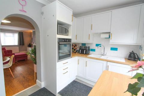 13 Arlington Drive, Carshalton, SM5 2EY