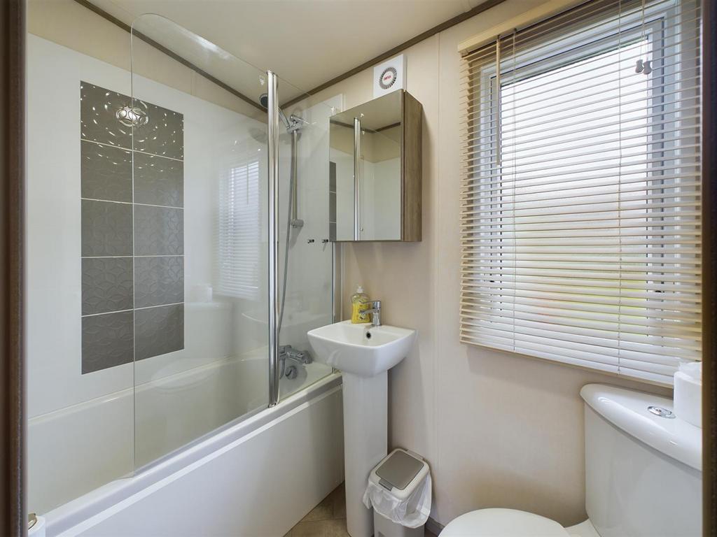 En-Suite Bathroom