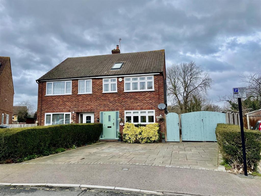 Nursery Road, Meopham DA13 4 bed semidetached house £580,000