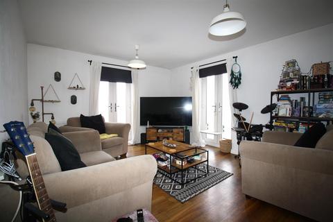 2 bedroom apartment for sale, Santa Cruz Avenue, Bletchley, Milton Keynes