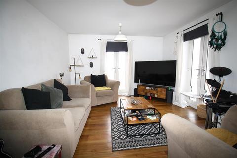 2 bedroom apartment for sale, Santa Cruz Avenue, Bletchley, Milton Keynes